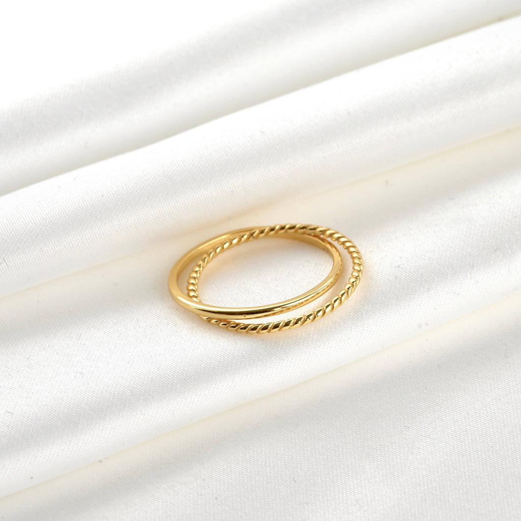 Interlocking Circles Twist Ring