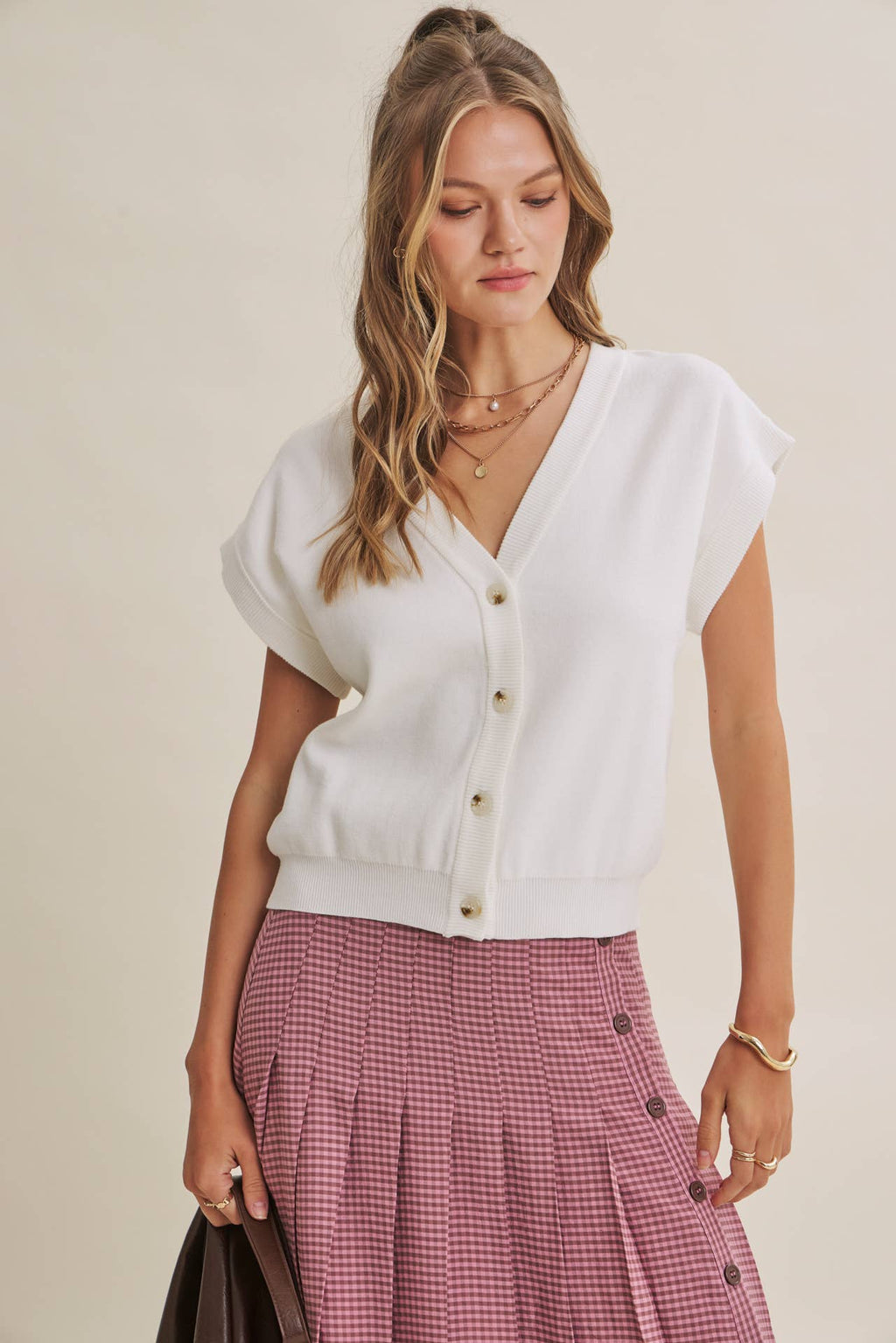 MULTI-WAY VERSATILITY SOFT COTTON BUTTON-DOWN SWEATER VEST: OFF WHITE / S
