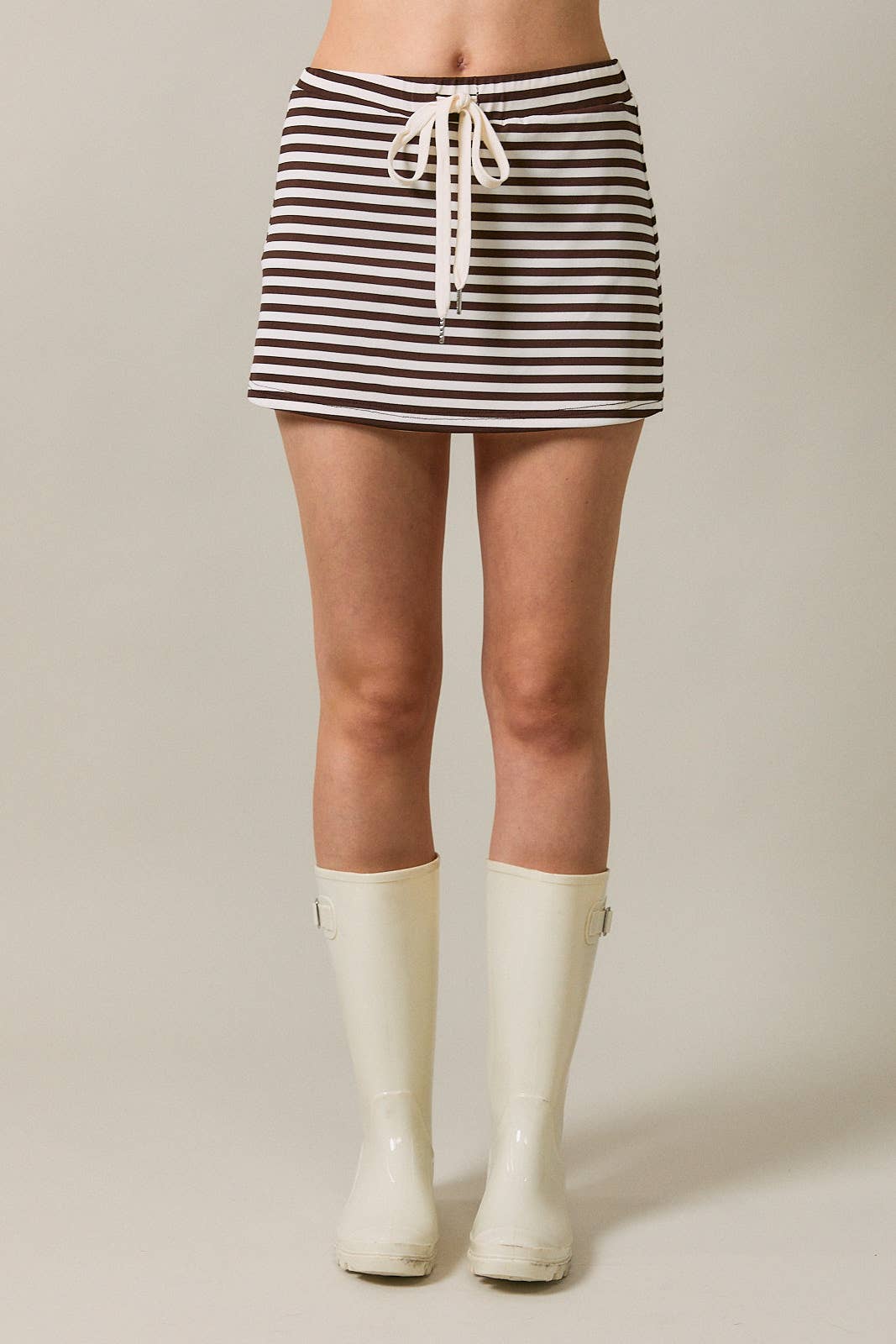 MID RISE SKORT: BROWN-WHITE STRIPE / XS