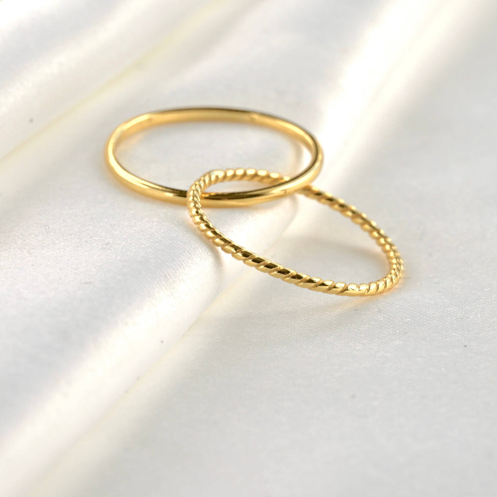 Interlocking Circles Twist Ring