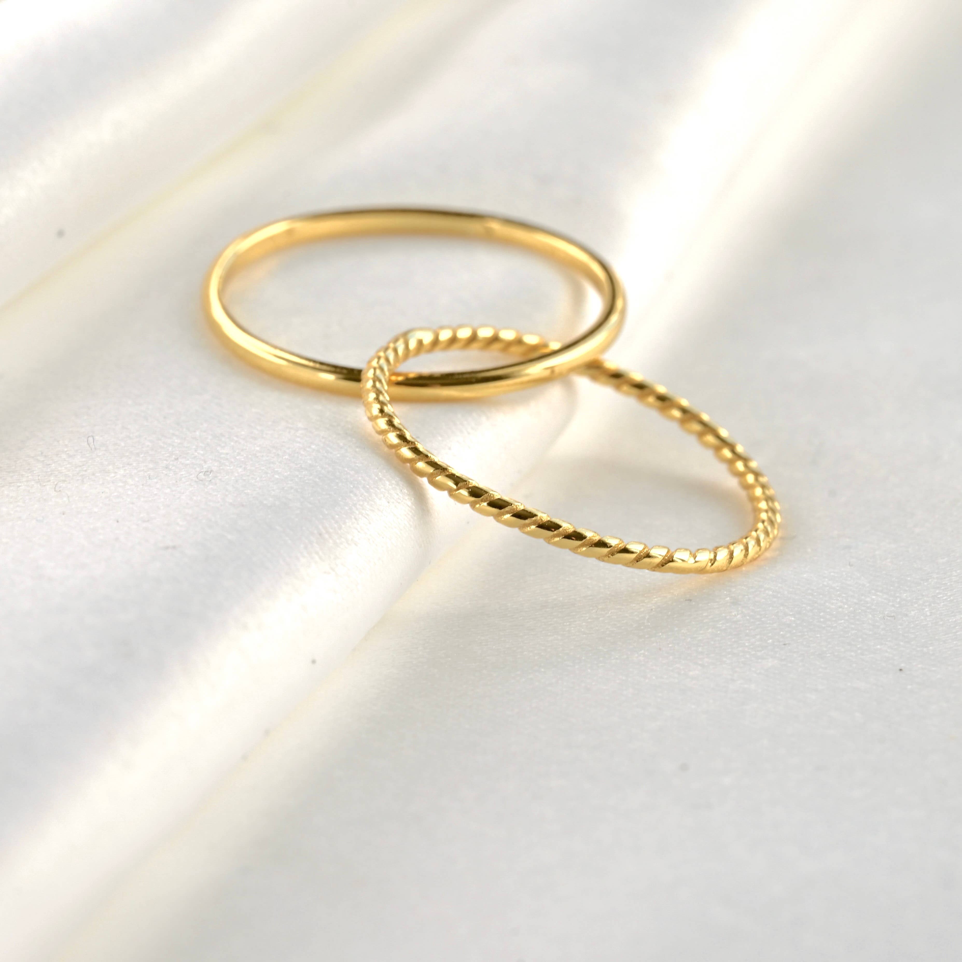 Interlocking Circles Twist Ring