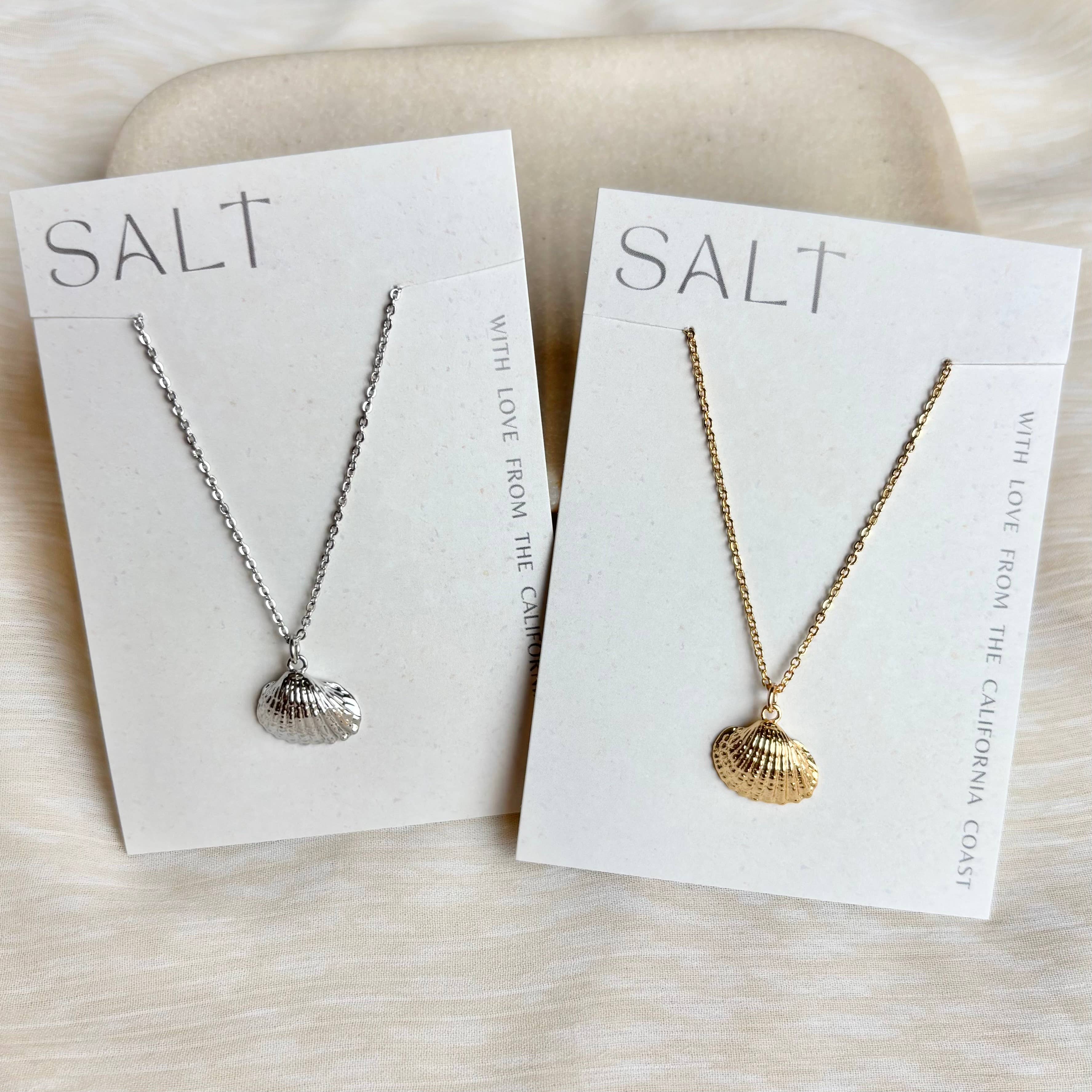 SCALLOP SEASHELL NECKLACE