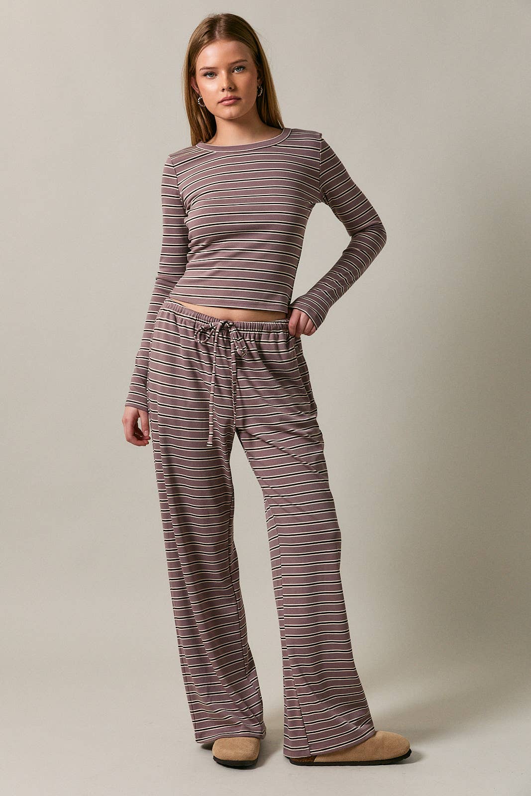 LONG SLEEVE ROUND NECK STRIPED TOP: MAUVE-BROWN STRIPE / M