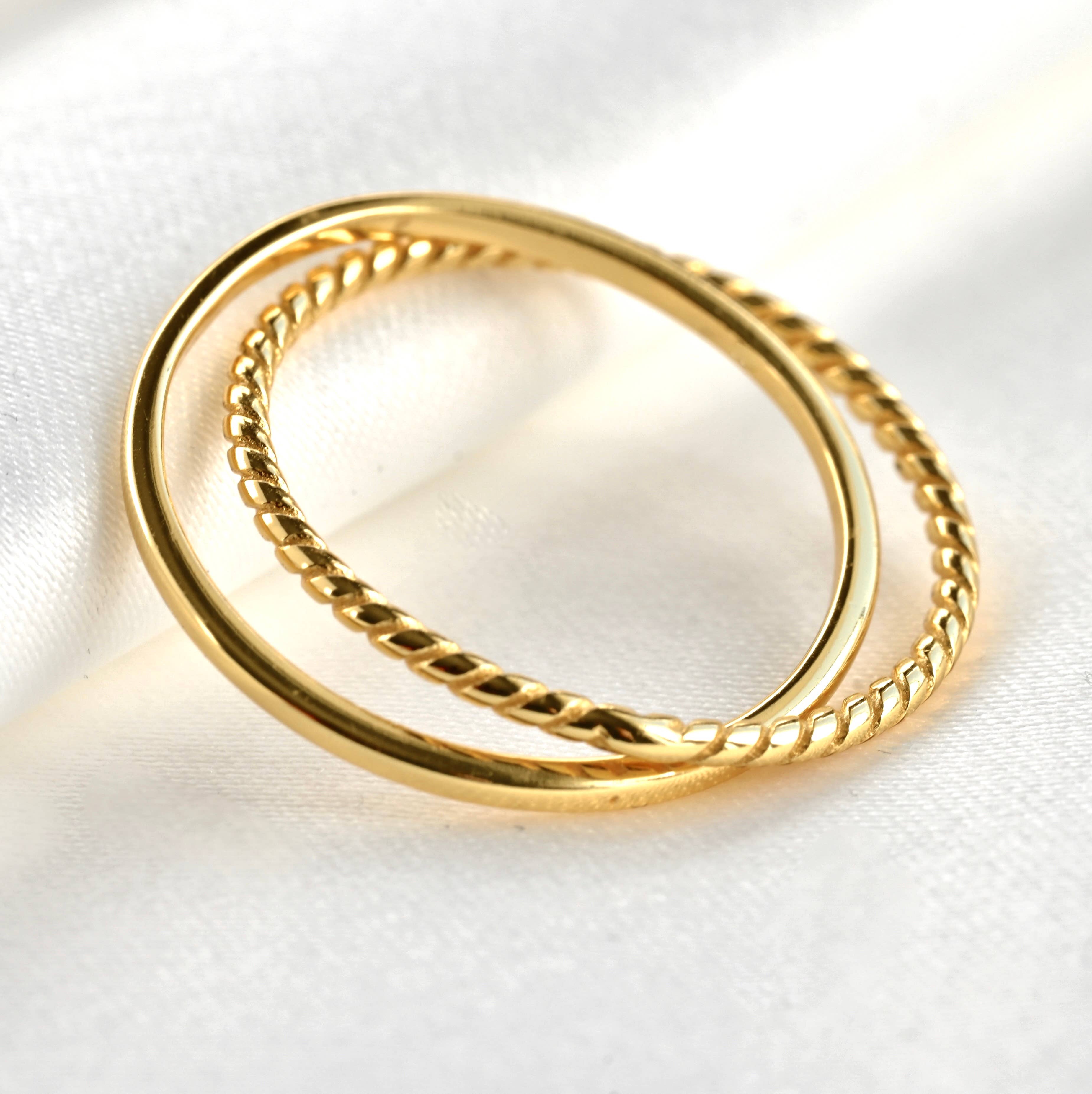 Interlocking Circles Twist Ring