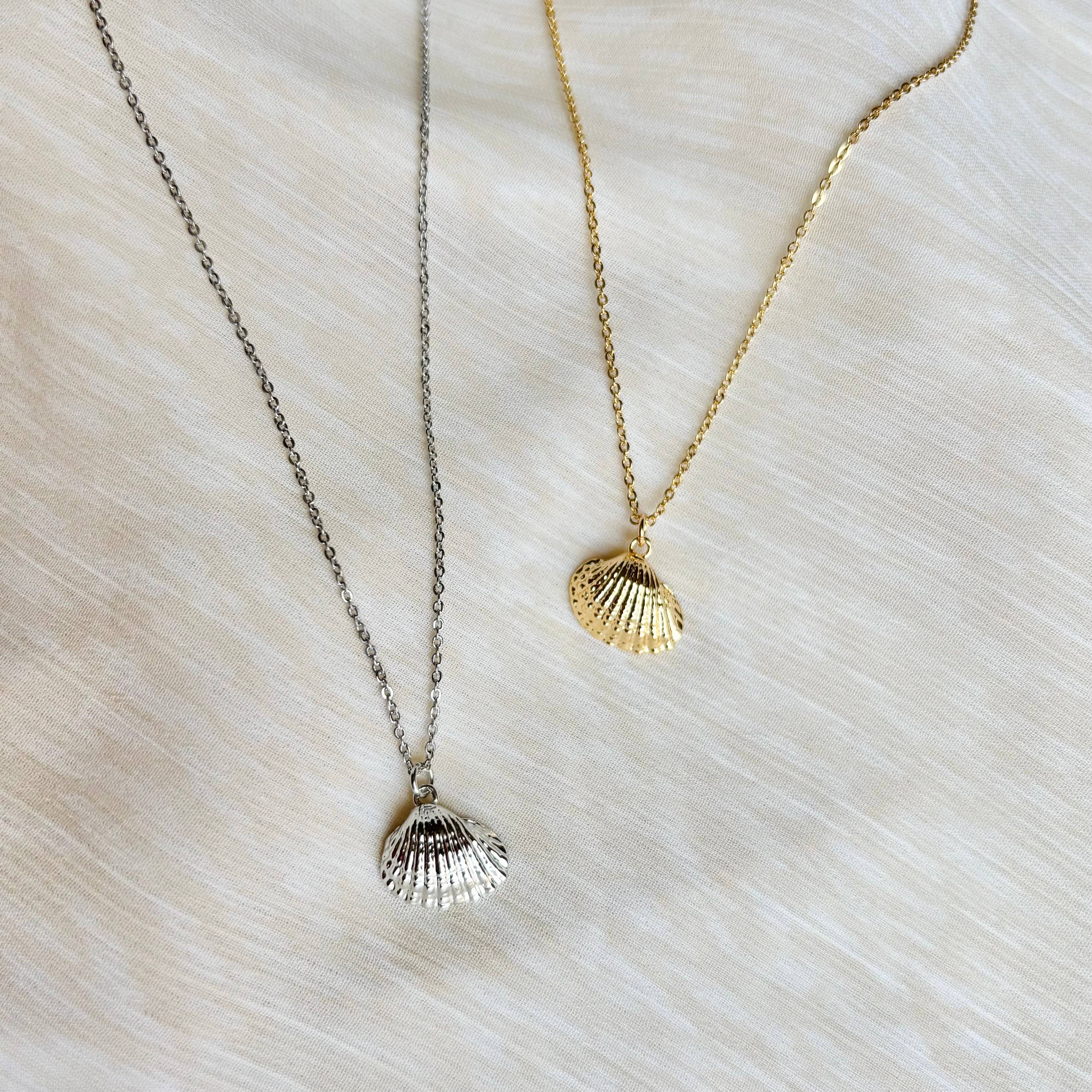 SCALLOP SEASHELL NECKLACE