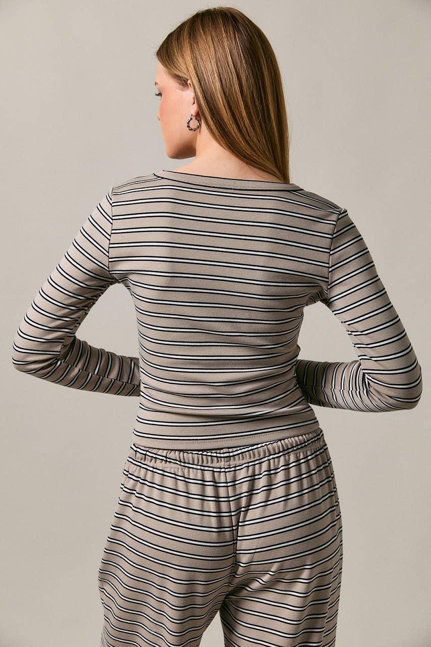 LONG SLEEVE ROUND NECK STRIPED TOP: MAUVE-BROWN STRIPE / L