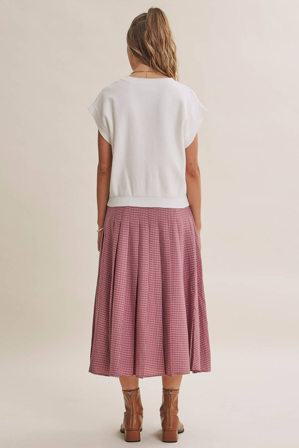 MULTI-WAY VERSATILITY SOFT COTTON BUTTON-DOWN SWEATER VEST: OFF WHITE / S