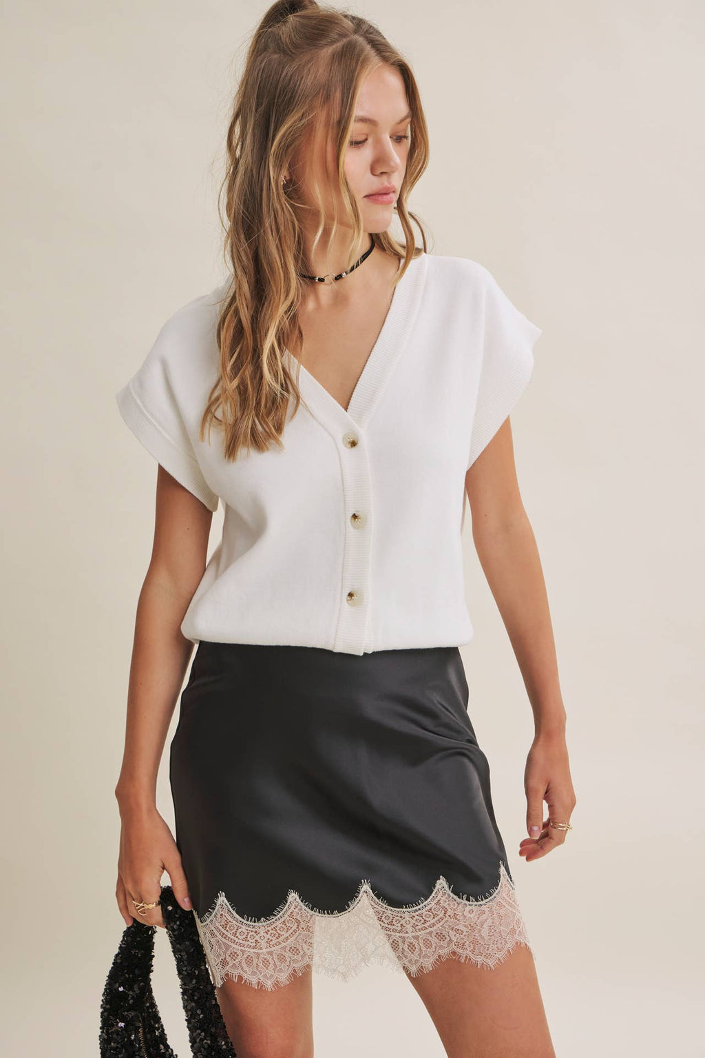 MULTI-WAY VERSATILITY SOFT COTTON BUTTON-DOWN SWEATER VEST: OFF WHITE / L