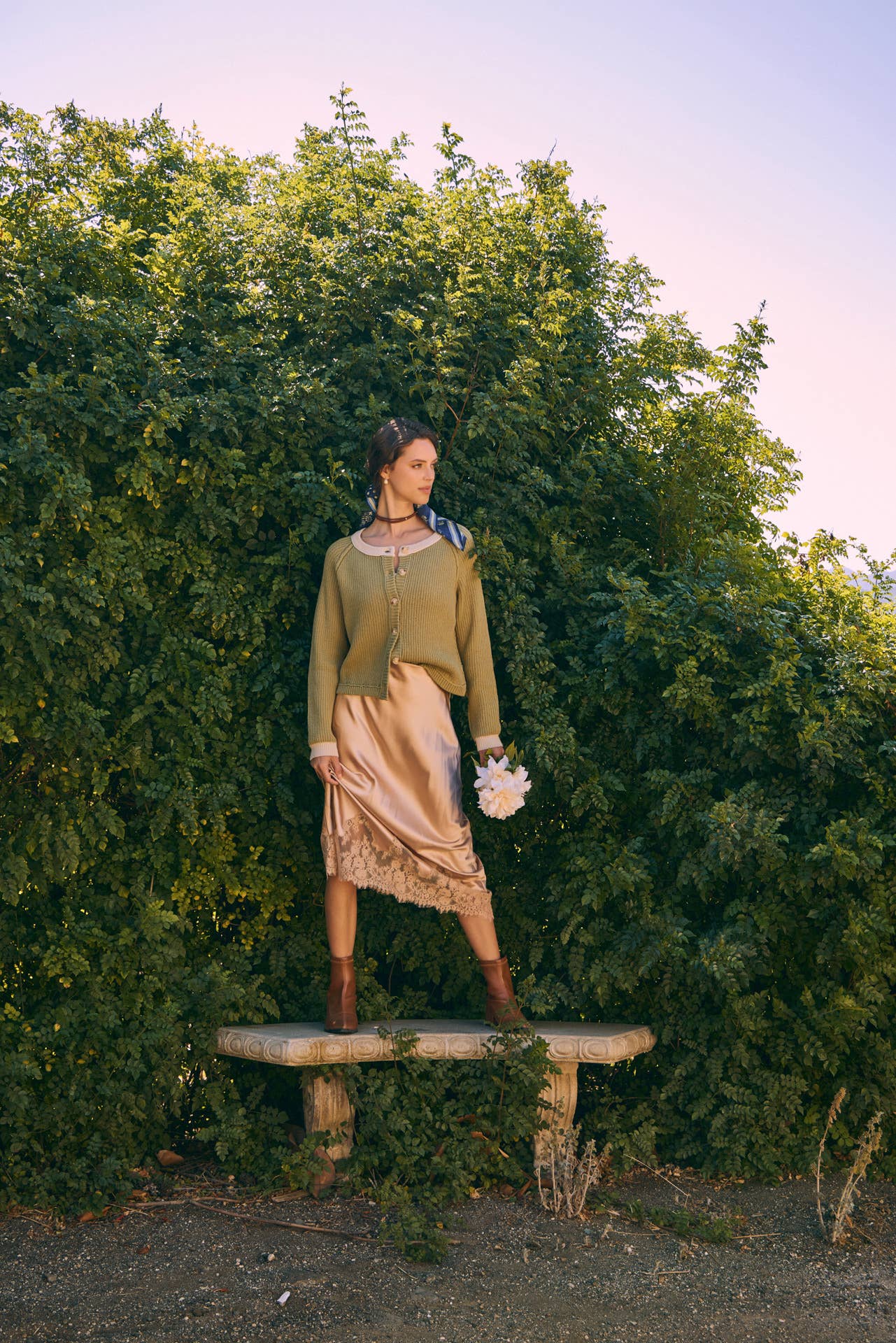UNEXPECTED ELEGANT FRENCH LACE SATIN MIDI SKIRT: CHAMPAGNE / M