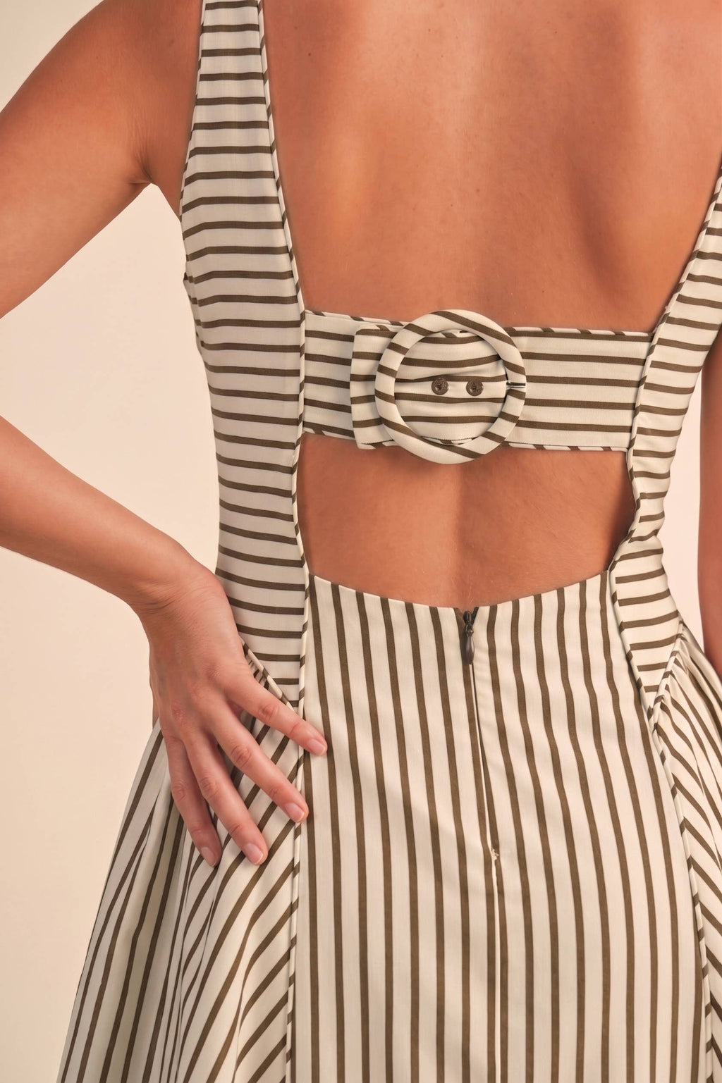 ID10390 STRIPED JUMBO BACK BUCKLE PIPING DETAIL MIDI DRESS: CREAM/BROWN / M