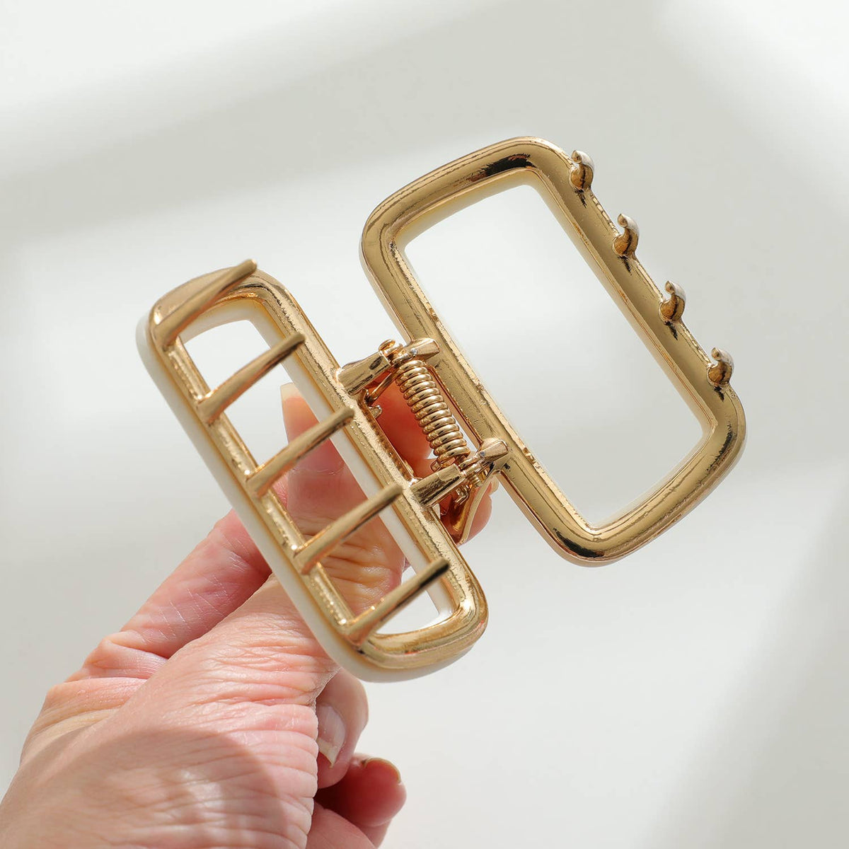Vera White/Gold Metal Assorted Claw Clips
